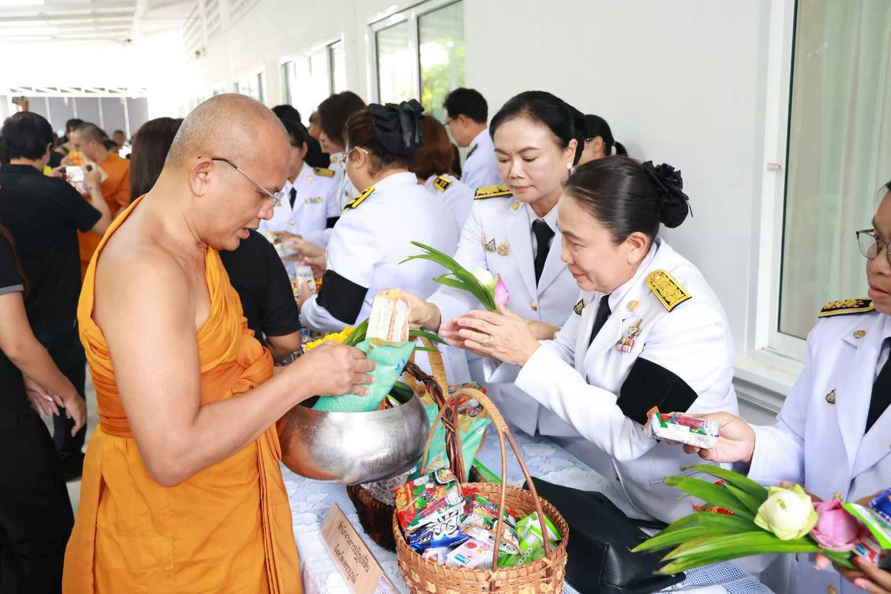 title - สำนักงานการปฏิรูปที่ดินจังหวัดเพชรบูรณ์ เข้าร่วมพิธีบำเพ็ญกุศลในวาระครบ 100 วัน(สตมวาร) แห่งการสิ้นพระชนม์ ถวายเป็นพระกุศลแด่สมเด็จพระเจ้าลูกเธอ เจ้าฟ้าพัชรกิติยาภา นเรนทิราเทพยวดี กรมหลวงราชสาริณีสิริพัชร มหาวัชรราชธิดา 